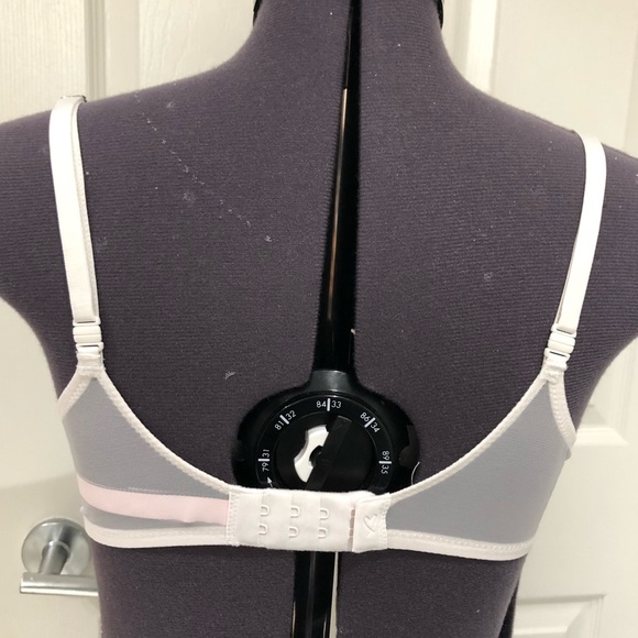 Victoria’s Secret - White Sequin and Lace Bras 34C - Picture 4 of 6